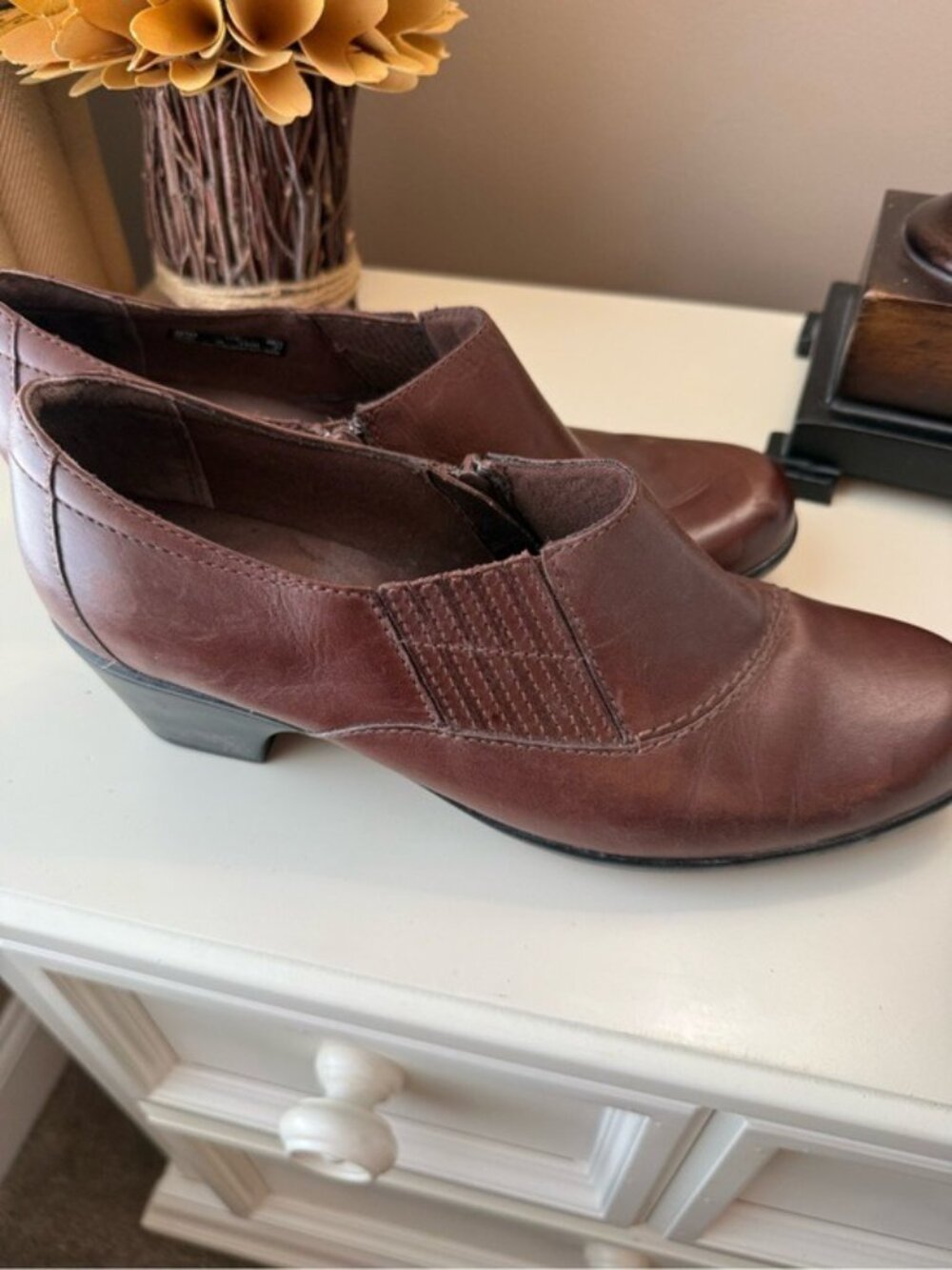Clarks Bendables Brown Leather Ankle Booties Side Zip Low Heel Women’s Size 11W